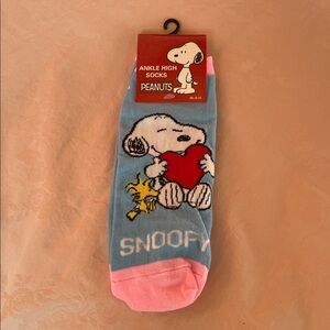NEW Peanuts Snoopy hugging heart with Woodstock Socks